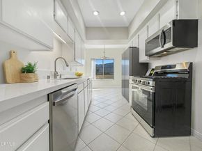 3200 Fairesta Street 16, Glendale CA 91214