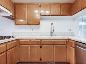2722 E 20th 104, Signal Hill CA 90755