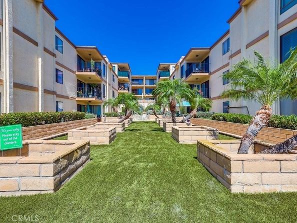 2722 E 20th 104, Signal Hill CA 90755