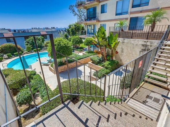 2722 E 20th 104, Signal Hill CA 90755