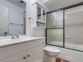 2722 E 20th 104, Signal Hill CA 90755