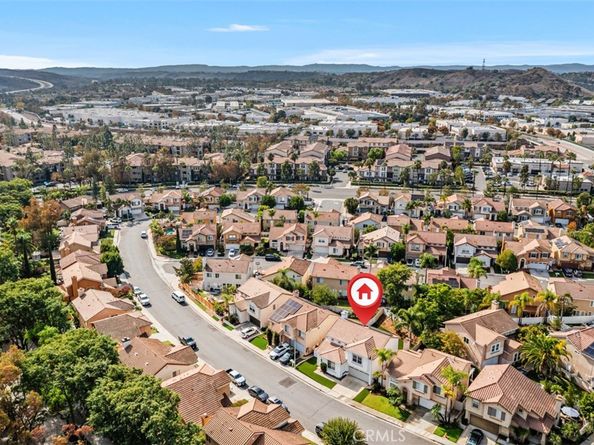 7 Calle De Luna, Rancho Santa Margarita CA 92688