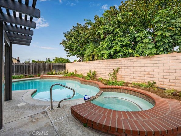 930 Helena Circle, Costa Mesa CA 92626