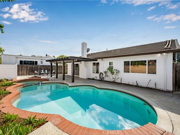 930 Helena Circle, Costa Mesa CA 92626