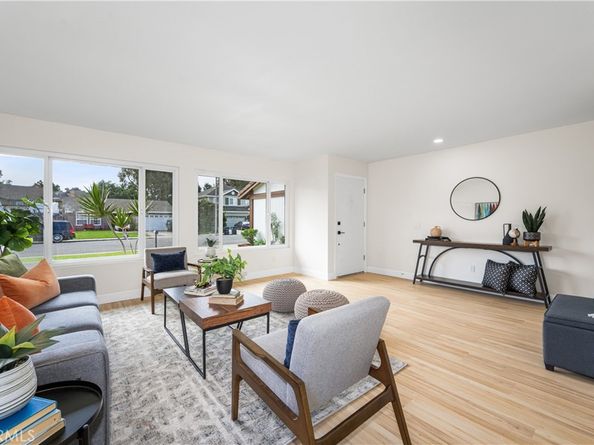 930 Helena Circle, Costa Mesa CA 92626