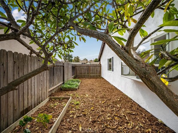 930 Helena Circle, Costa Mesa CA 92626