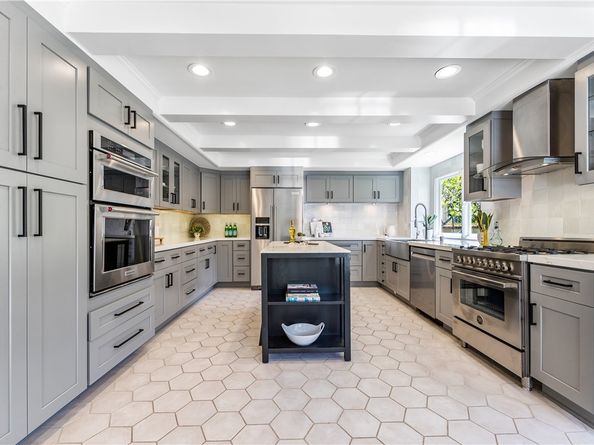 19365 Woodlands Drive, Huntington Beach CA 92648