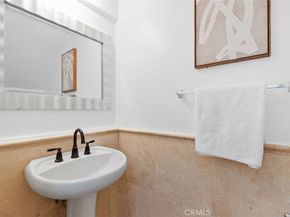 31 Dinuba, Irvine CA 92602