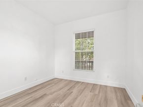 31 Dinuba, Irvine CA 92602