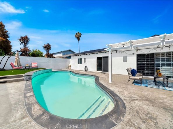 587 Traverse Drive, Costa Mesa CA 92626