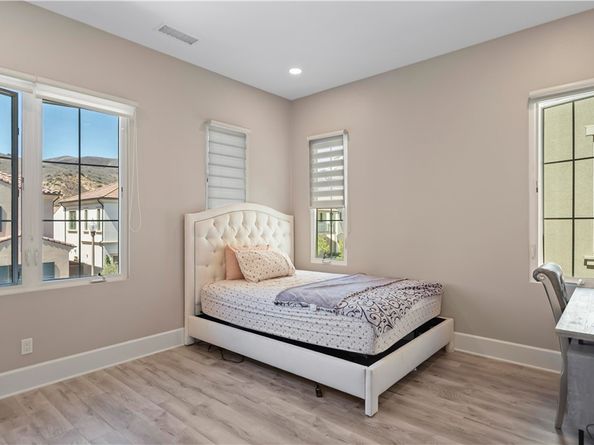 112 Green Rdg, Irvine CA 92602