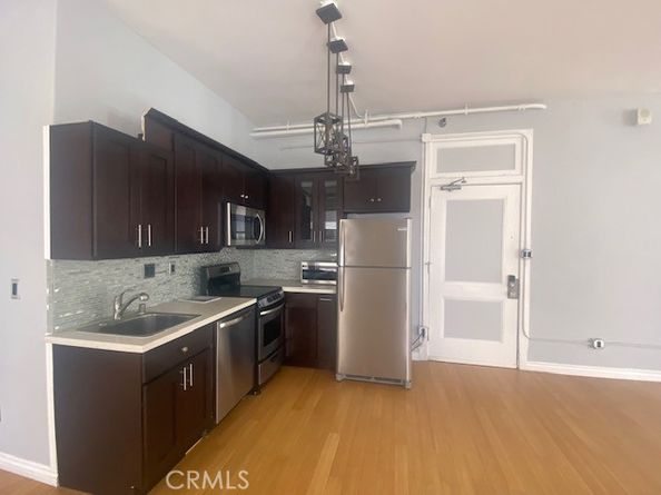 215 W 7th Street 902, Los Angeles CA 90014