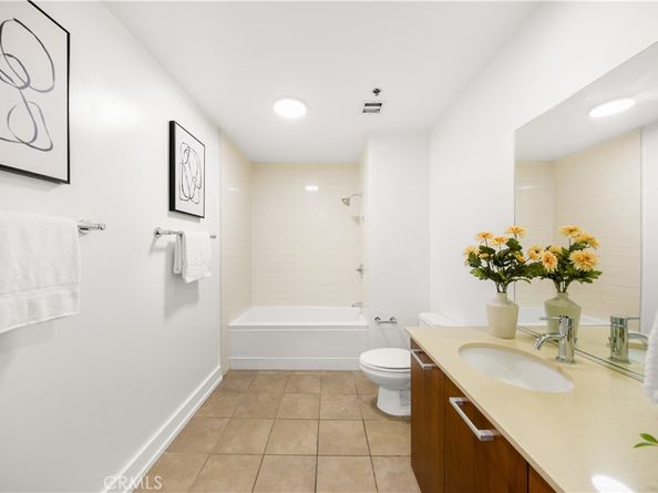 645 W 9th Street 303, Los Angeles CA 90015