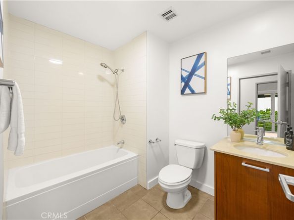 645 W 9th Street 303, Los Angeles CA 90015