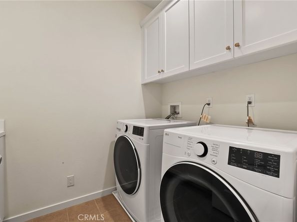 152 Newburry, Irvine CA 92618