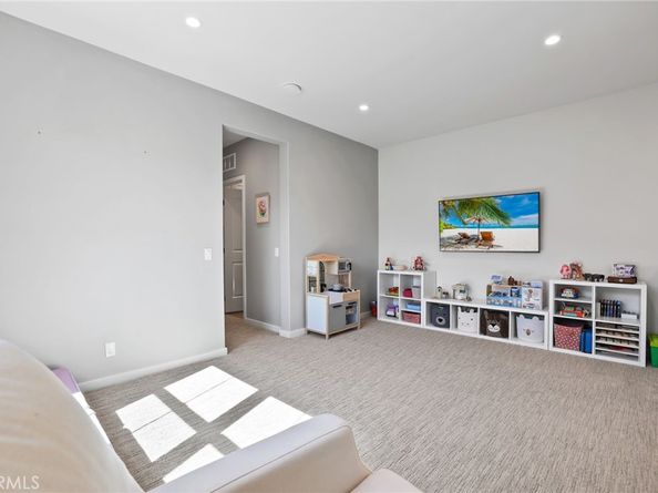 152 Newburry, Irvine CA 92618