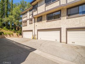 1832 Oak Tree Drive 8, Los Angeles CA 90041