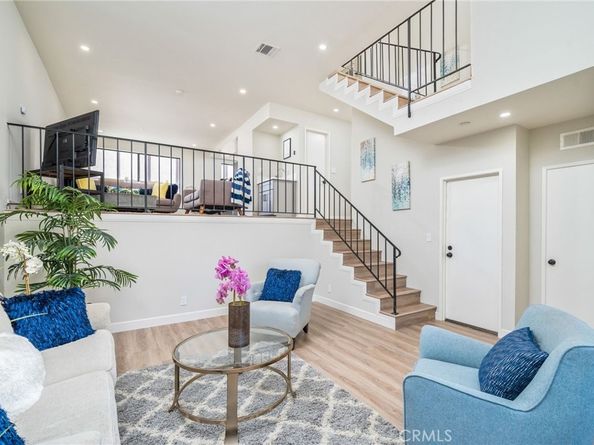 1832 Oak Tree Drive 8, Los Angeles CA 90041