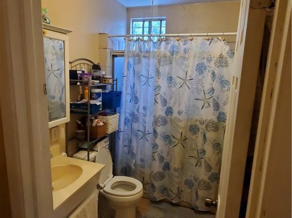 6300 Holmes Avenue, Los Angeles CA 90001