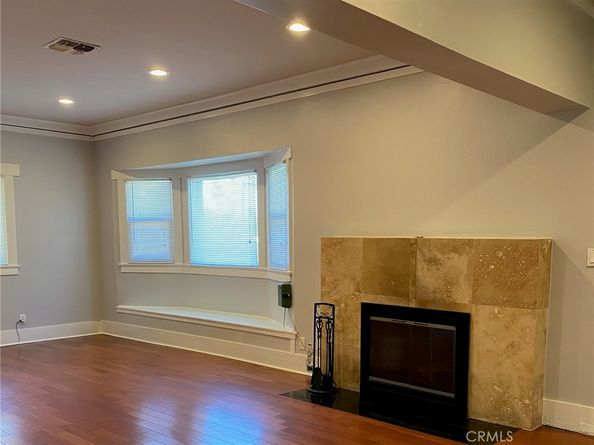 1562 N Lake Avenue, Pasadena CA 91104