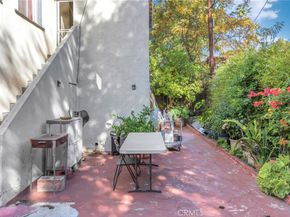 1562 N Lake Avenue, Pasadena CA 91104