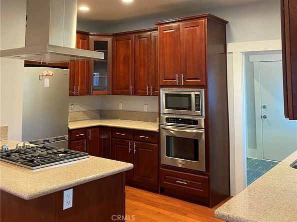 1562 N Lake Avenue, Pasadena CA 91104