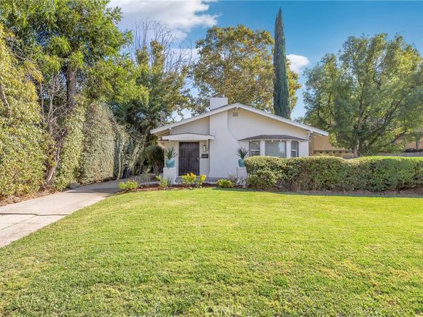 1562 N Lake Avenue, Pasadena CA 91104