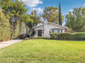 1562 N Lake Avenue, Pasadena CA 91104