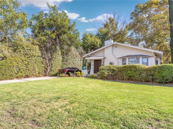 1562 N Lake Avenue, Pasadena CA 91104