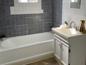 1562 N Lake Avenue, Pasadena CA 91104