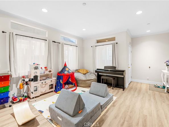 939 Via Camino 7, Wilmington CA 90744