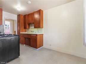 1876 Henderson Avenue, Long Beach CA 90806