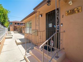 1876 Henderson Avenue, Long Beach CA 90806