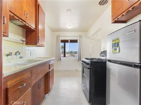 1876 Henderson Avenue, Long Beach CA 90806