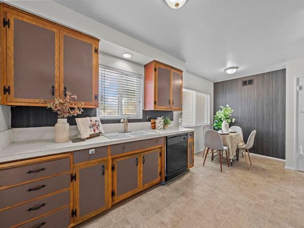 1280 Forest Avenue, Carlsbad CA 92008