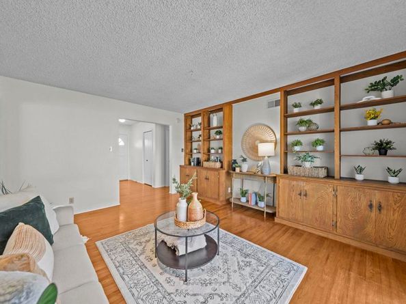 1280 Forest Avenue, Carlsbad CA 92008