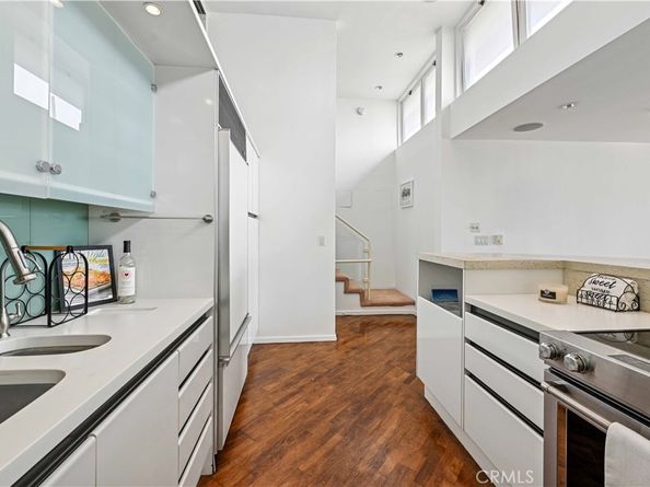 6 Voyage Street 204, Marina Del Rey CA 90292