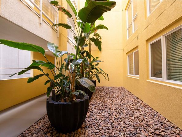 21301 Erwin Street 237, Woodland Hills CA 91367