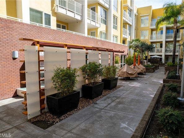 21301 Erwin Street 237, Woodland Hills CA 91367