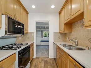 5511 Noble Avenue, Sherman Oaks CA 91411