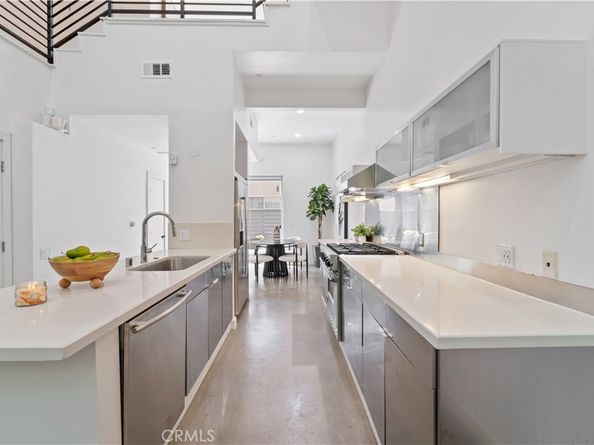 1040 N Curson Avenue 3, West Hollywood CA 90046