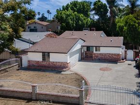 15948 Wyandotte Street, Lake Balboa CA 91406