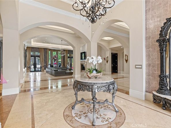 4555 Winnetka Avenue, Woodland Hills CA 91364
