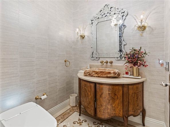 4555 Winnetka Avenue, Woodland Hills CA 91364