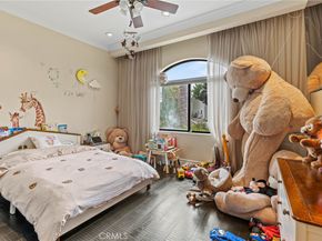4555 Winnetka Avenue, Woodland Hills CA 91364