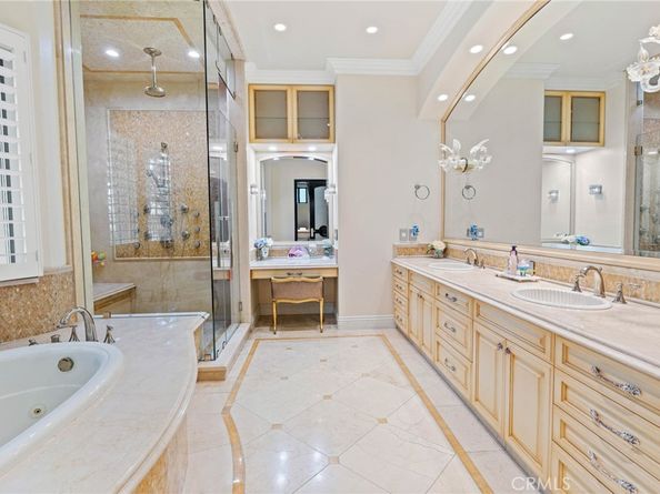 4555 Winnetka Avenue, Woodland Hills CA 91364
