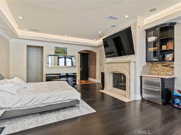 4555 Winnetka Avenue, Woodland Hills CA 91364