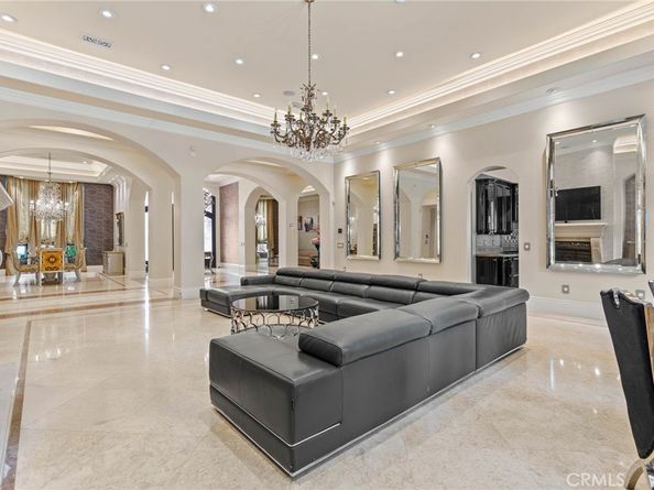 4555 Winnetka Avenue, Woodland Hills CA 91364