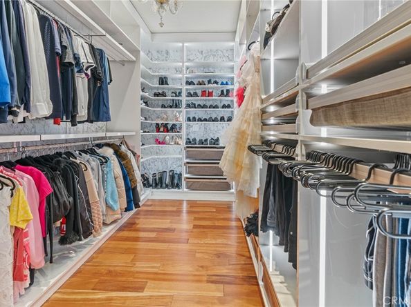 4555 Winnetka Avenue, Woodland Hills CA 91364