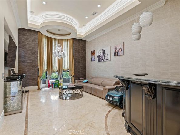 4555 Winnetka Avenue, Woodland Hills CA 91364